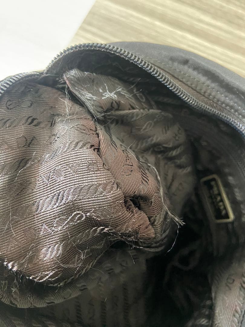 PRADA メッセンジャーバッグ　三角ロゴプレート　ナイロン　レザー　黒　大容量