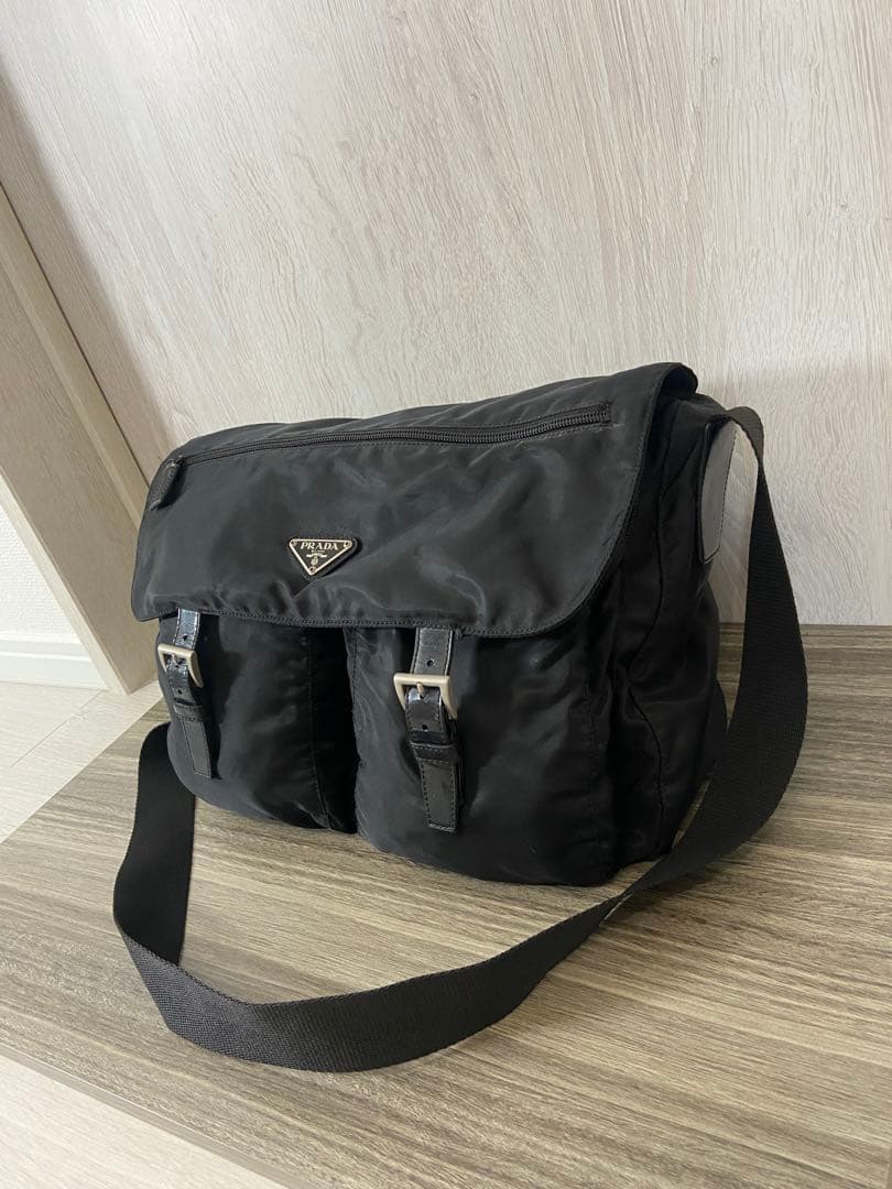 PRADA メッセンジャーバッグ　三角ロゴプレート　ナイロン　レザー　黒　大容量