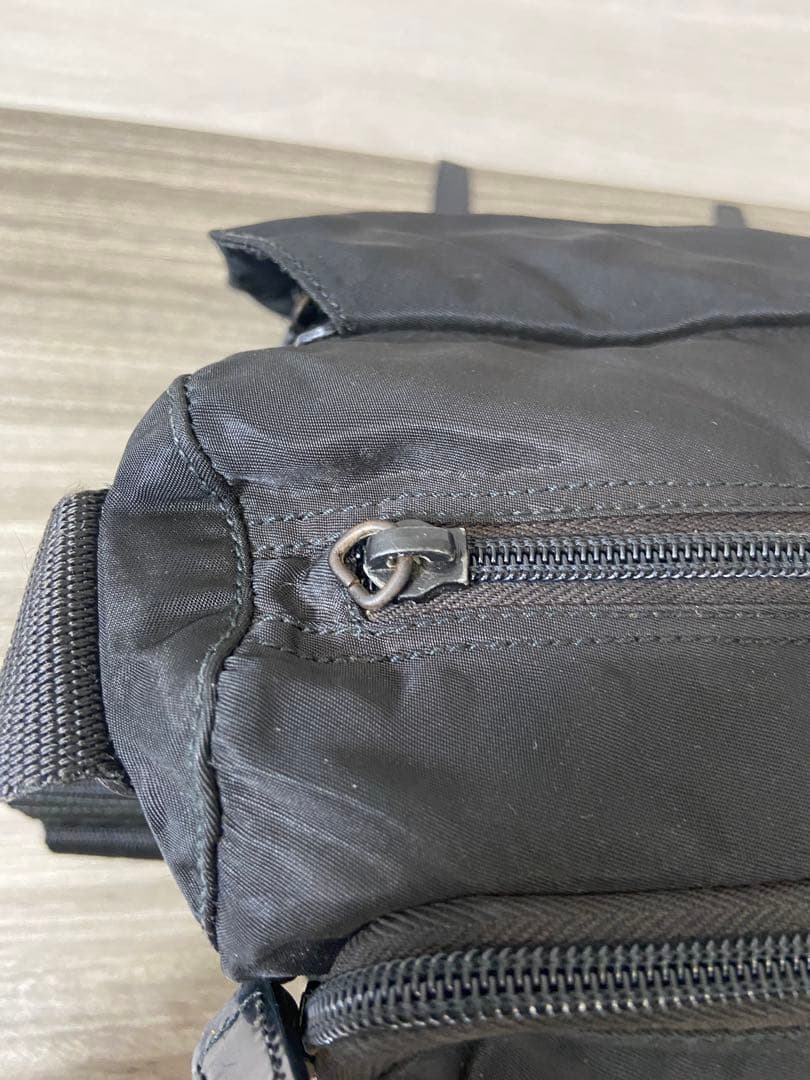 PRADA メッセンジャーバッグ　三角ロゴプレート　ナイロン　レザー　黒　大容量