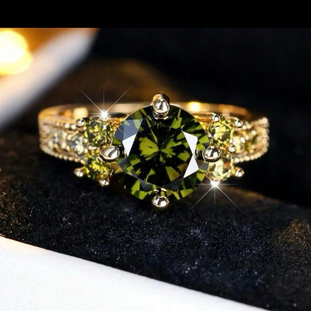 ⭐︎ペリドット オリーブグリーン 細かなカット 豪華な輝き K18 ダイヤ ♡9