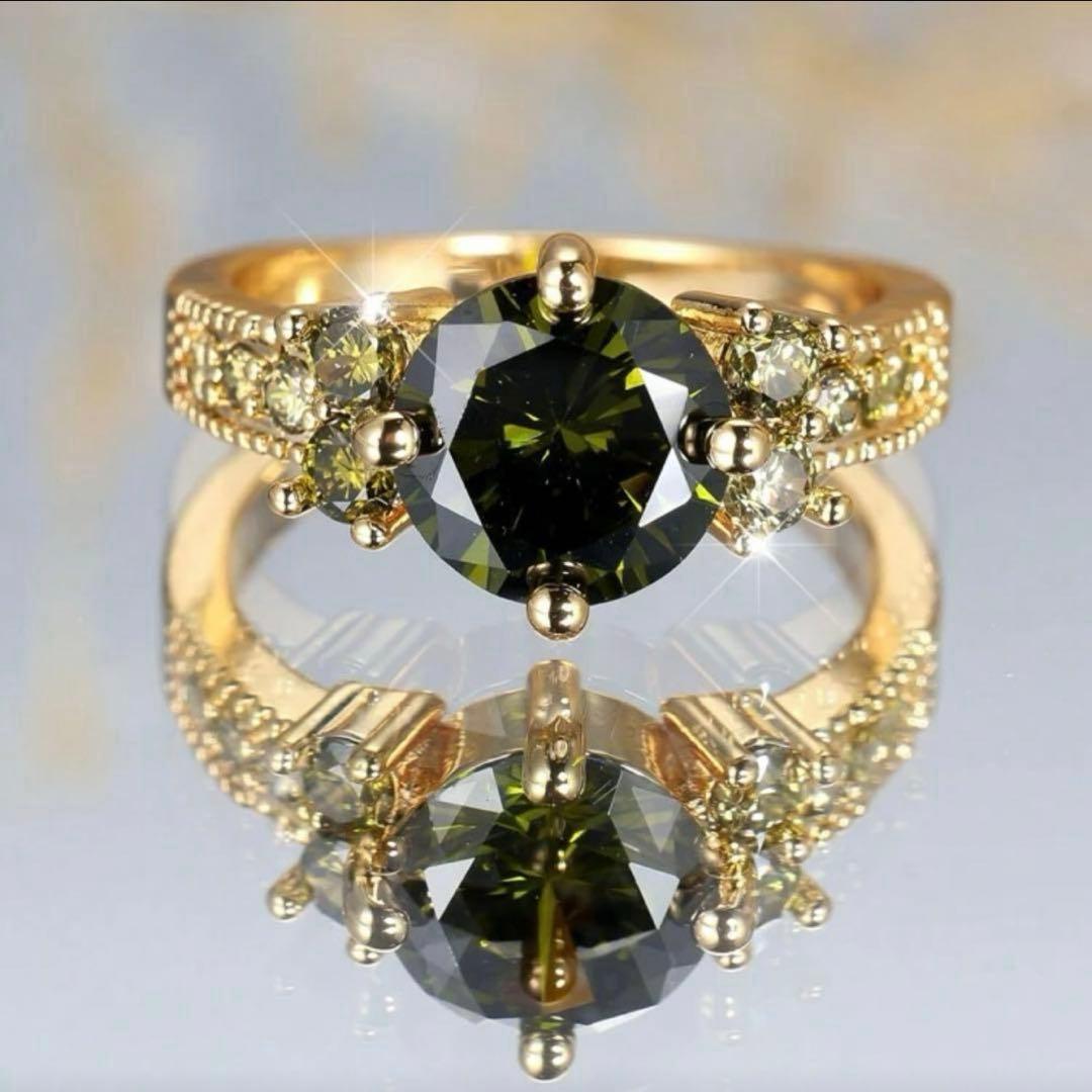 ⭐︎ペリドット オリーブグリーン 細かなカット 豪華な輝き K18 ダイヤ ♡9