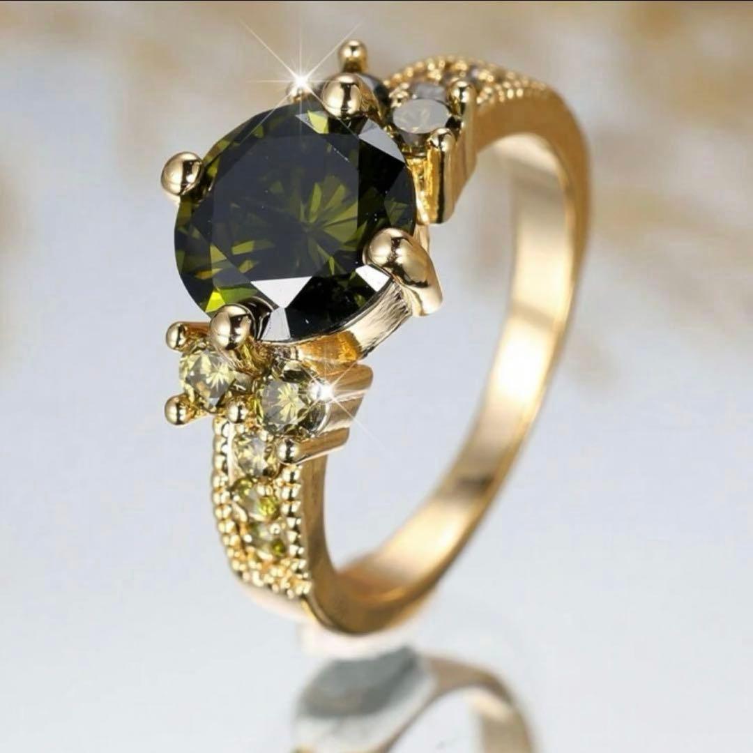 ⭐︎ペリドット オリーブグリーン 細かなカット 豪華な輝き K18 ダイヤ ♡9