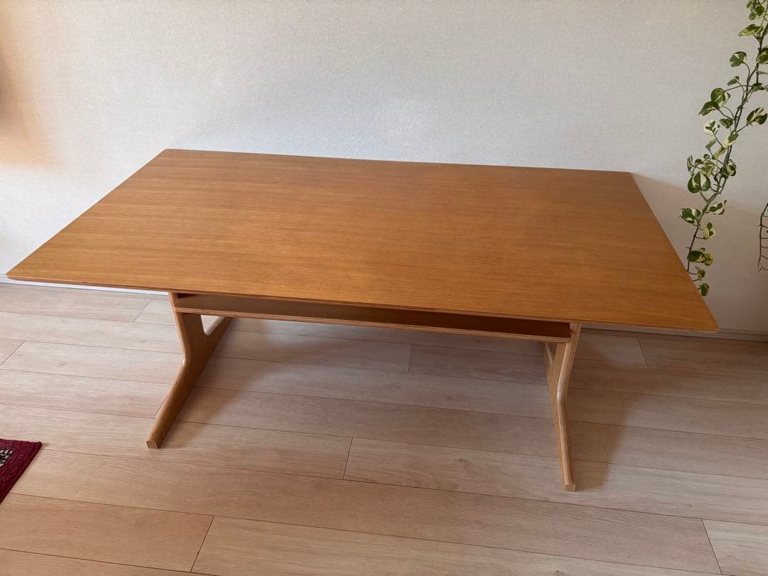 リビングでもダイニングでも使える　ダイニングテーブル3 オーク材　お引き取り可