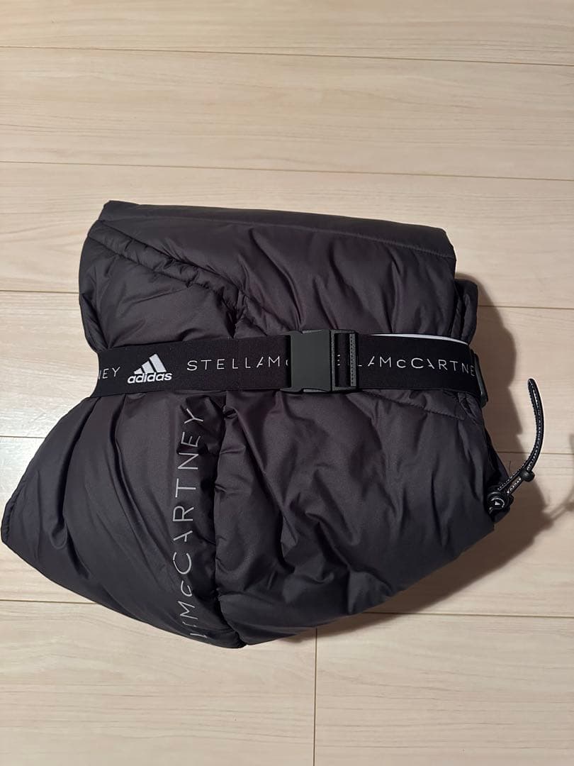 新品未使用　アディダス ステラマッカートニー ブラック　ダウン　マフラー