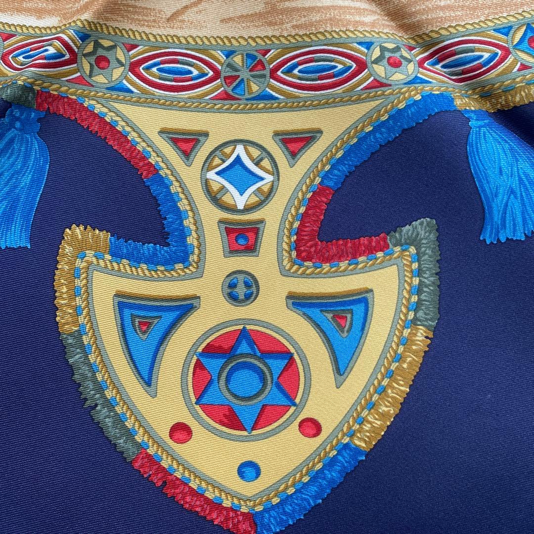 未使用新品　エルメス　HERMES スカーフ　部族柄