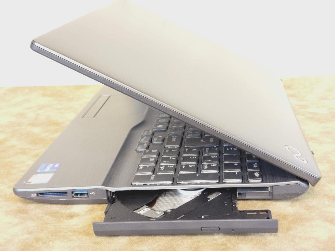 Mu4s7R1K【美品】LIFEBOOK AH51/J3 Core i7