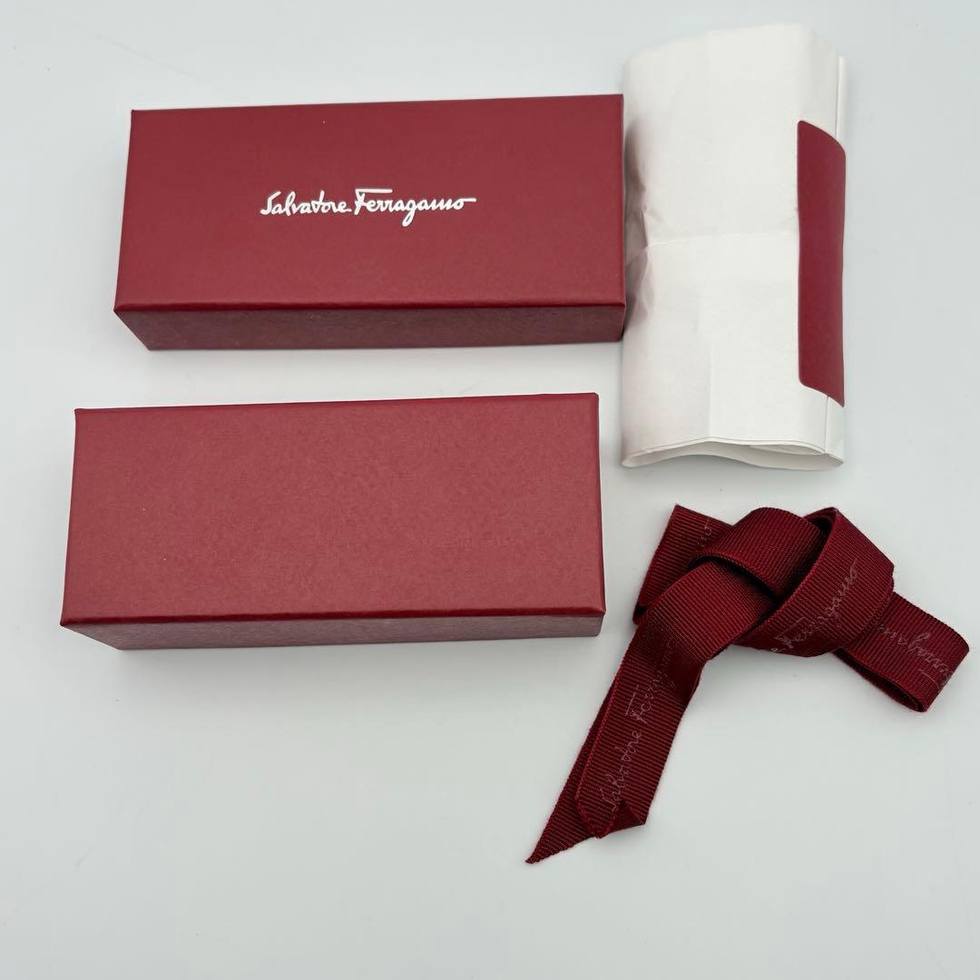 【希少・美品】フェラガモ ヴァラ 金具 マネークリップ ゴールド 箱・リボン付き