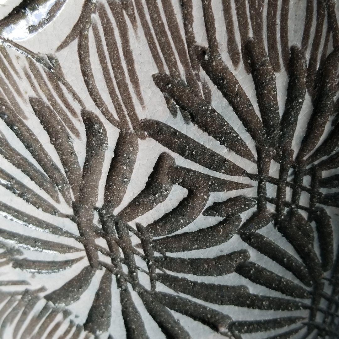 信楽焼傘立て  全面彫 高さ４７cm