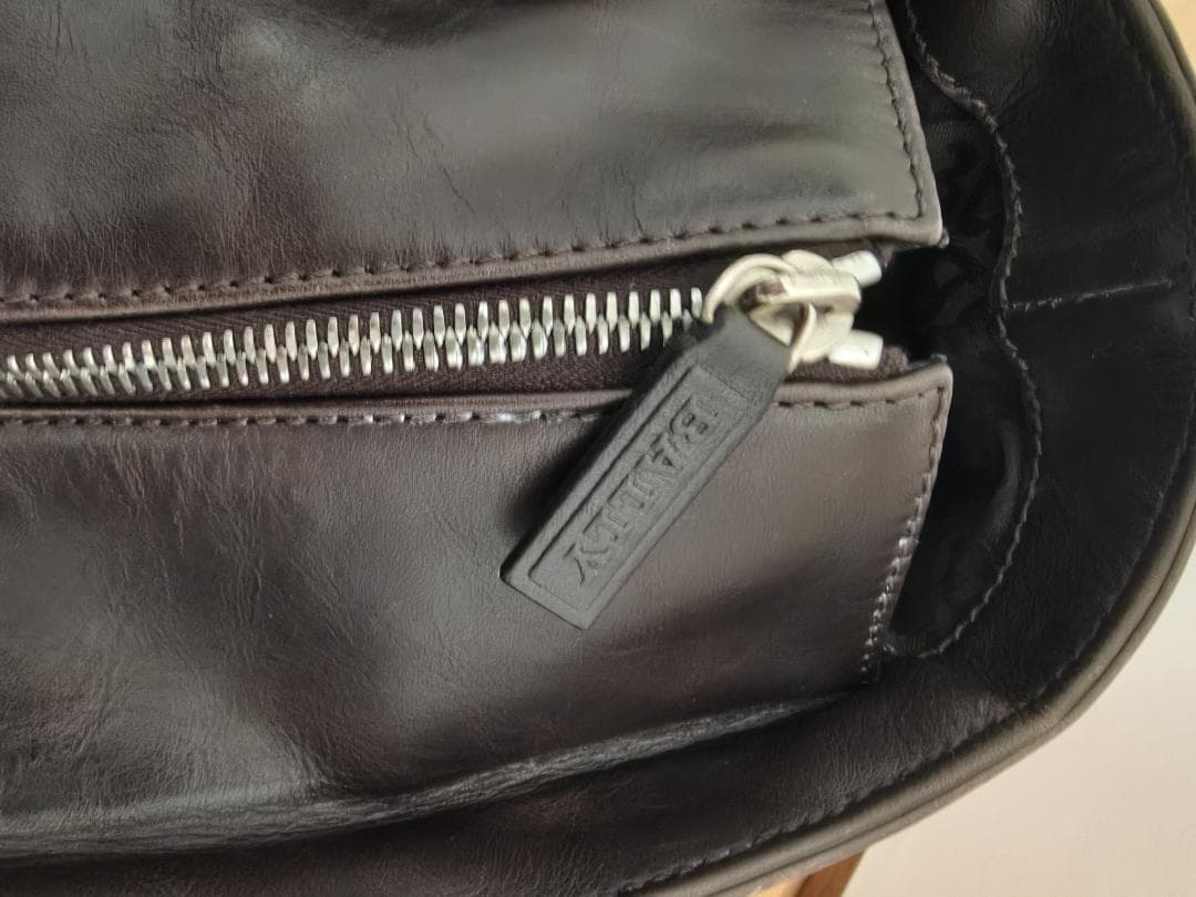 BALLYの定番トートバッグ　中古品　注！難あり