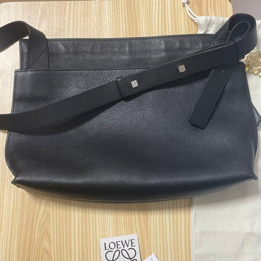 j*可様 古*け様 【定価20万相当】LOEWE ロエベ メッセンジャーバッグ