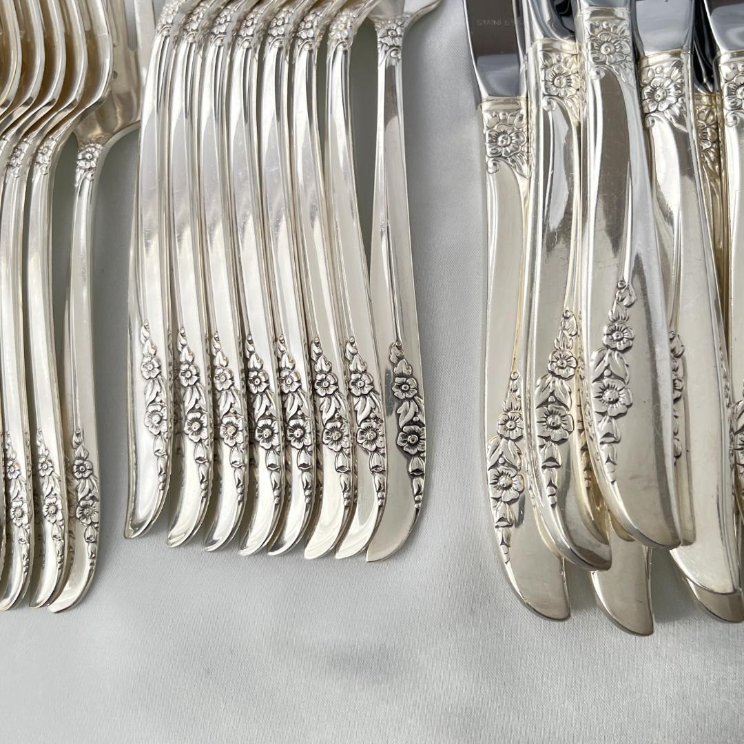 【ONEIDA 】LILAC TIME ディナーセット 8名用サーバー付き54本