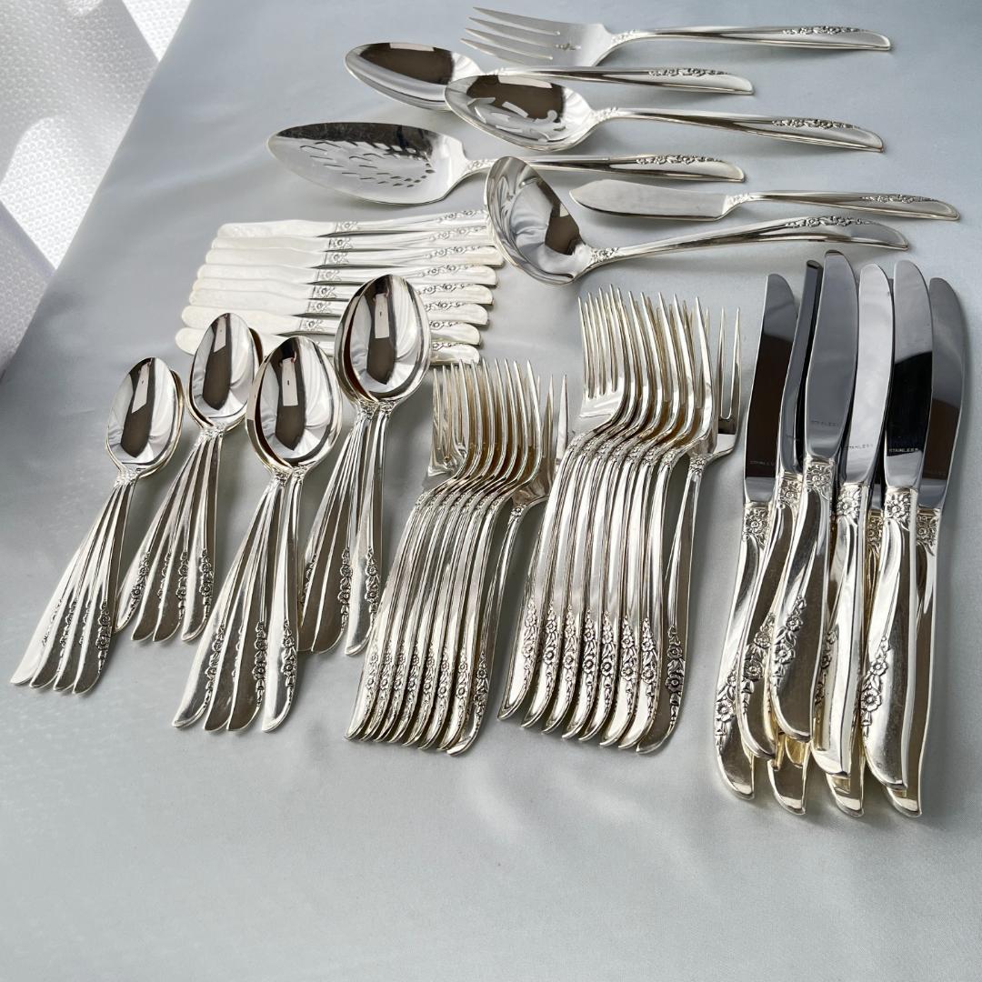 【ONEIDA 】LILAC TIME ディナーセット 8名用サーバー付き54本