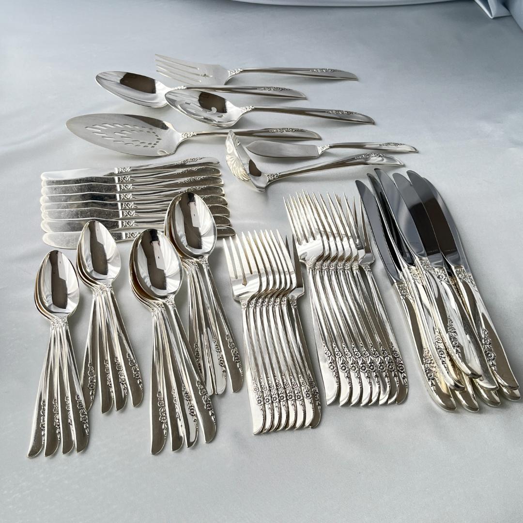 【ONEIDA 】LILAC TIME ディナーセット 8名用サーバー付き54本