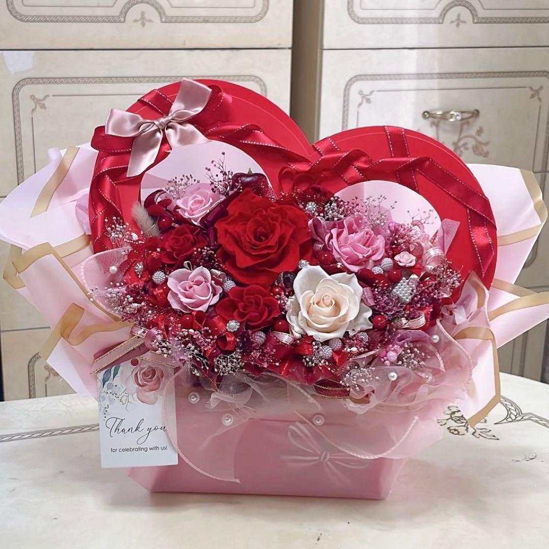 ✨豪華✨ハート型BOX✨可愛いバラミックスプリザーブドフラワーアレンジメント✨✨