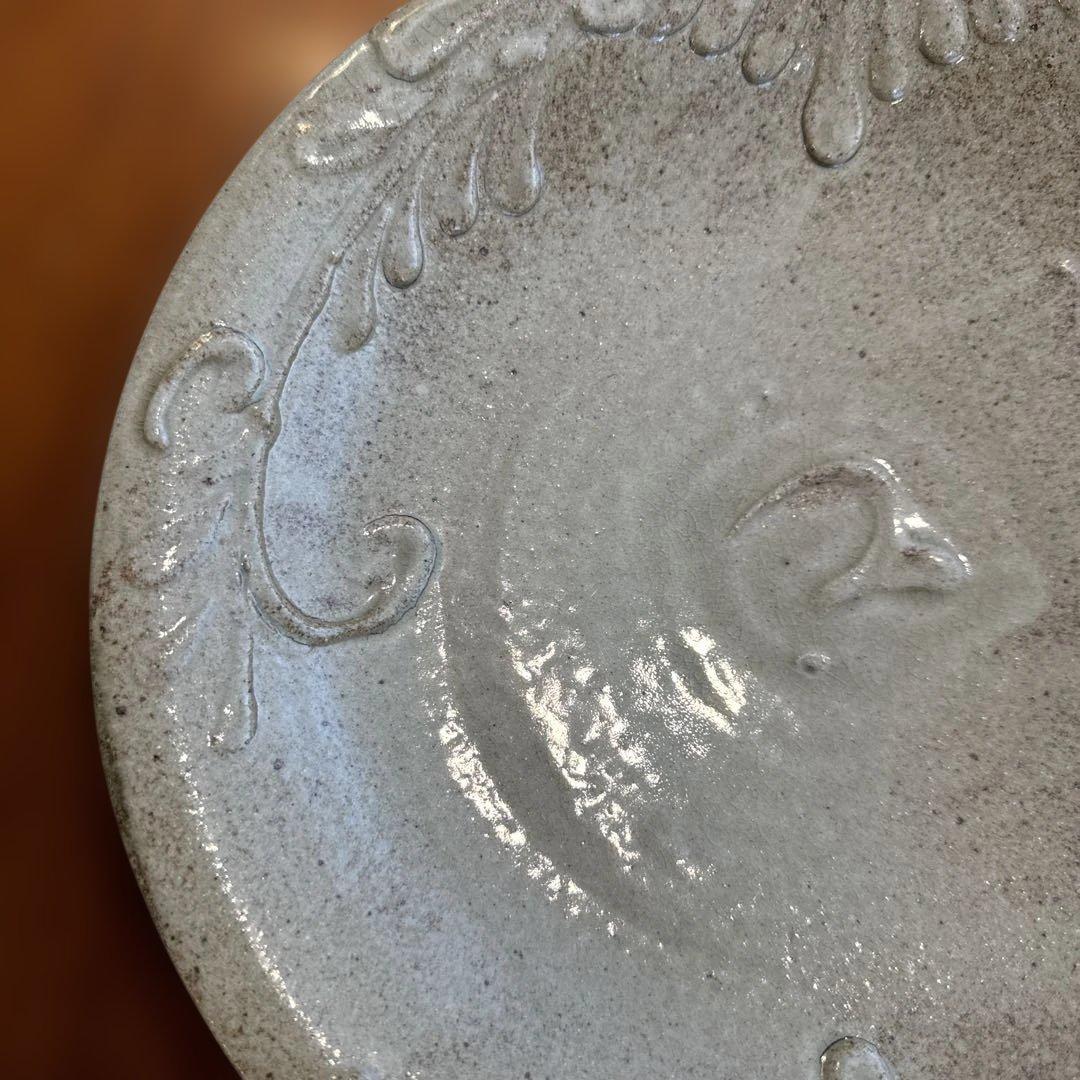 読谷焼.北窯.宮城正亨.尺皿.化粧土. イッチン.