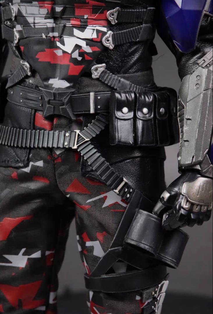 ホットトイズ「バットマン：アーカム・ナイト」1/6