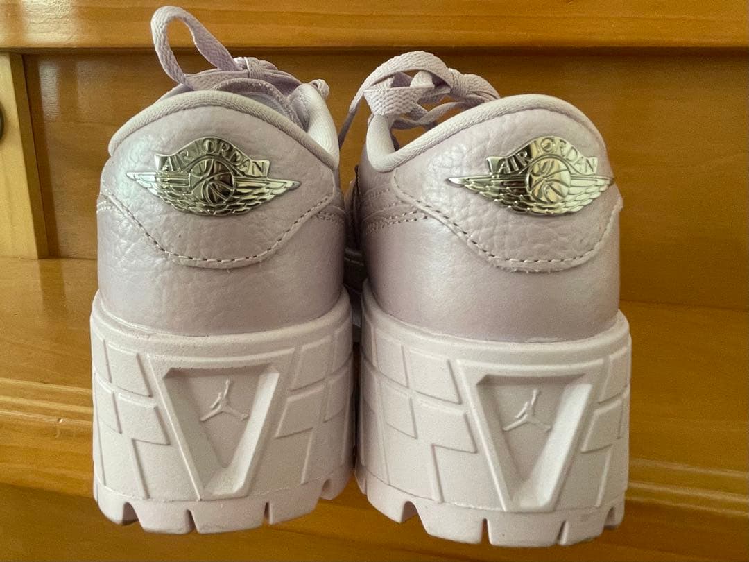 Nike ウィメンズエアジョーダン　1ブルックリン24cm