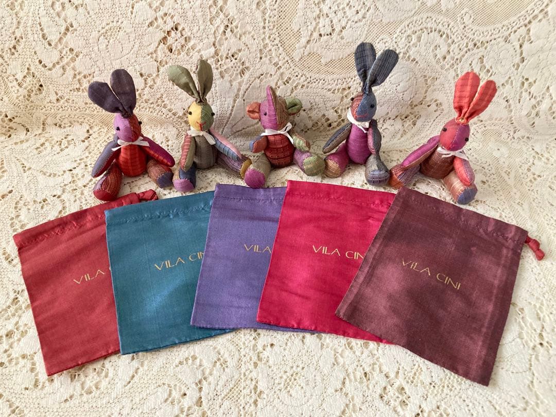 新品　タイ高級ブランドVILA CINI 絹生地うさぎ&象さん人形　シルク巾着付