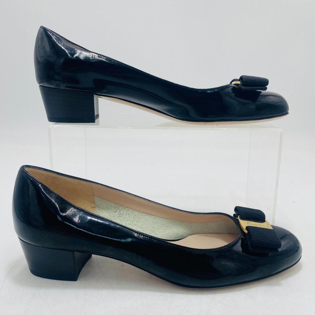 未使用級 サルヴァトーレフェラガモ　ヴァラリボンパンプス　エナメル　7　黒