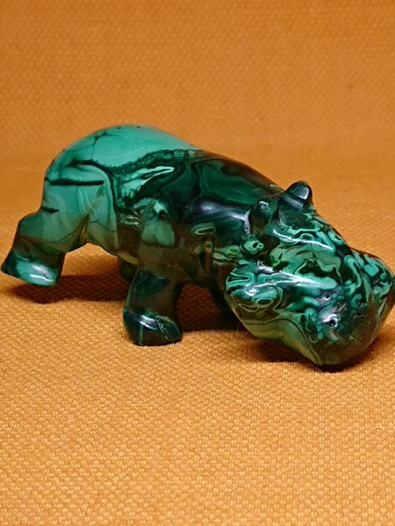 カバ　彫刻　古玩　天然石　孔雀石　置物　インテリア　工芸品　美術品　A1145