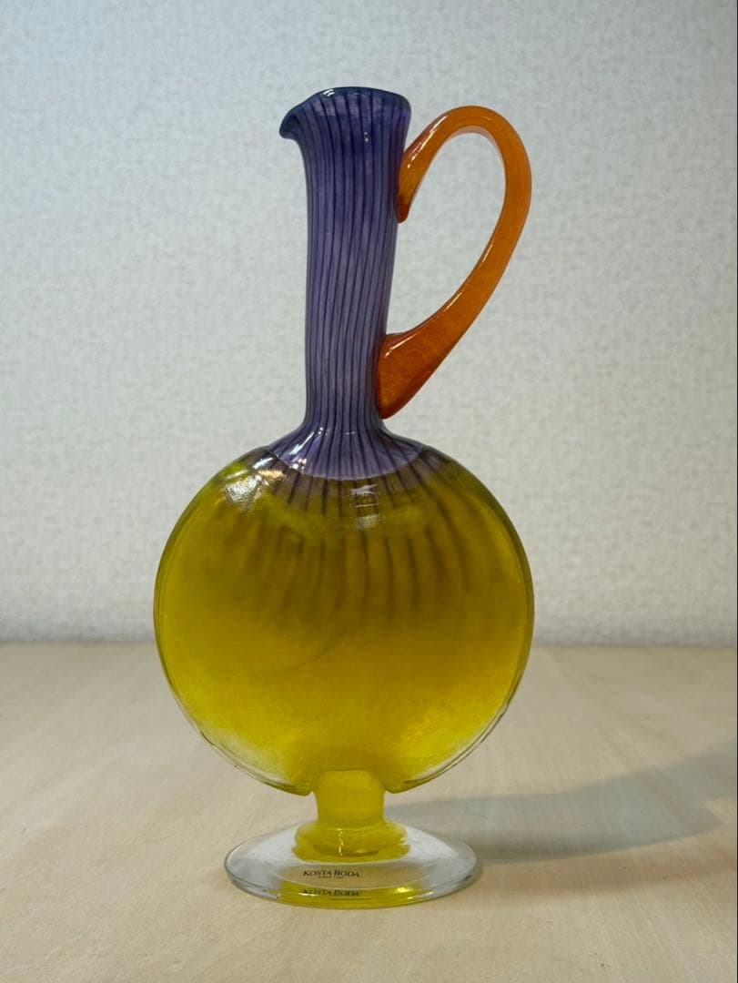 紫と黄色のガラス花瓶　Kosta Boda