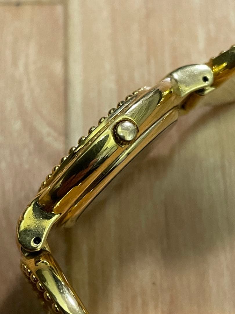 VERSACE ヴェルサーチ　メデューサモチーフ　クオーツ腕時計　ゴールド