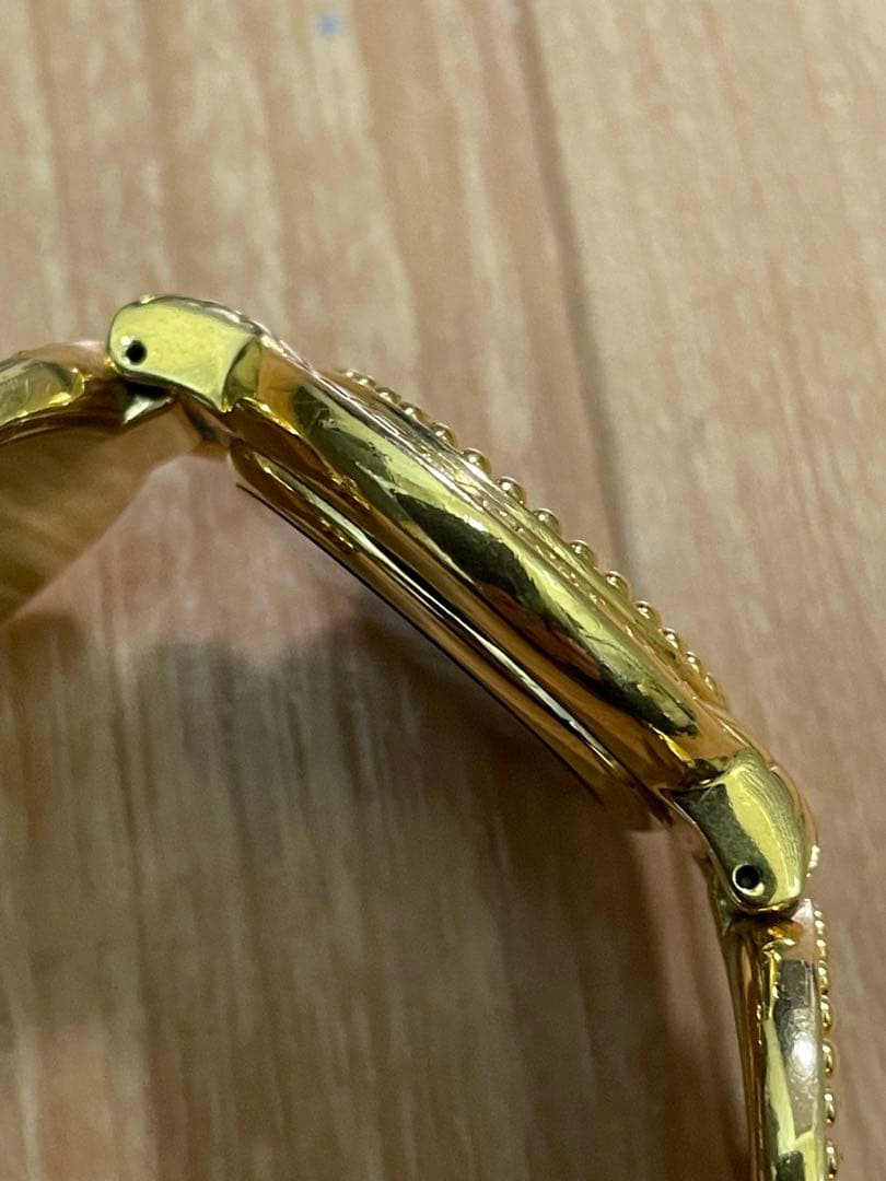 VERSACE ヴェルサーチ　メデューサモチーフ　クオーツ腕時計　ゴールド