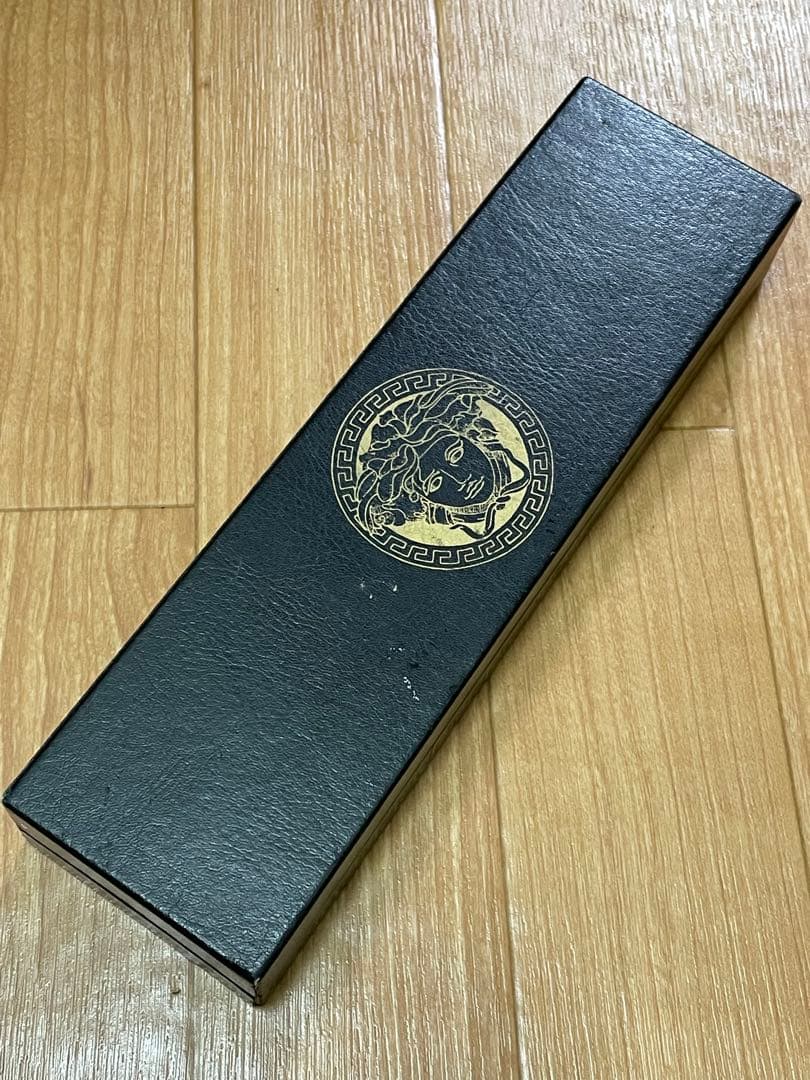 VERSACE ヴェルサーチ　メデューサモチーフ　クオーツ腕時計　ゴールド
