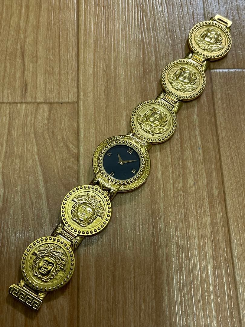 VERSACE ヴェルサーチ　メデューサモチーフ　クオーツ腕時計　ゴールド
