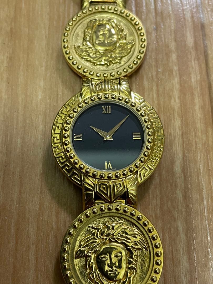 VERSACE ヴェルサーチ　メデューサモチーフ　クオーツ腕時計　ゴールド