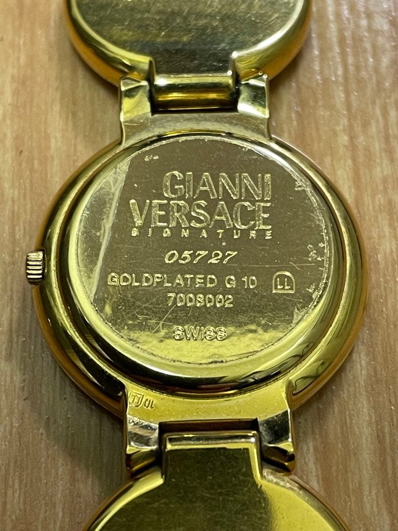 VERSACE ヴェルサーチ　メデューサモチーフ　クオーツ腕時計　ゴールド