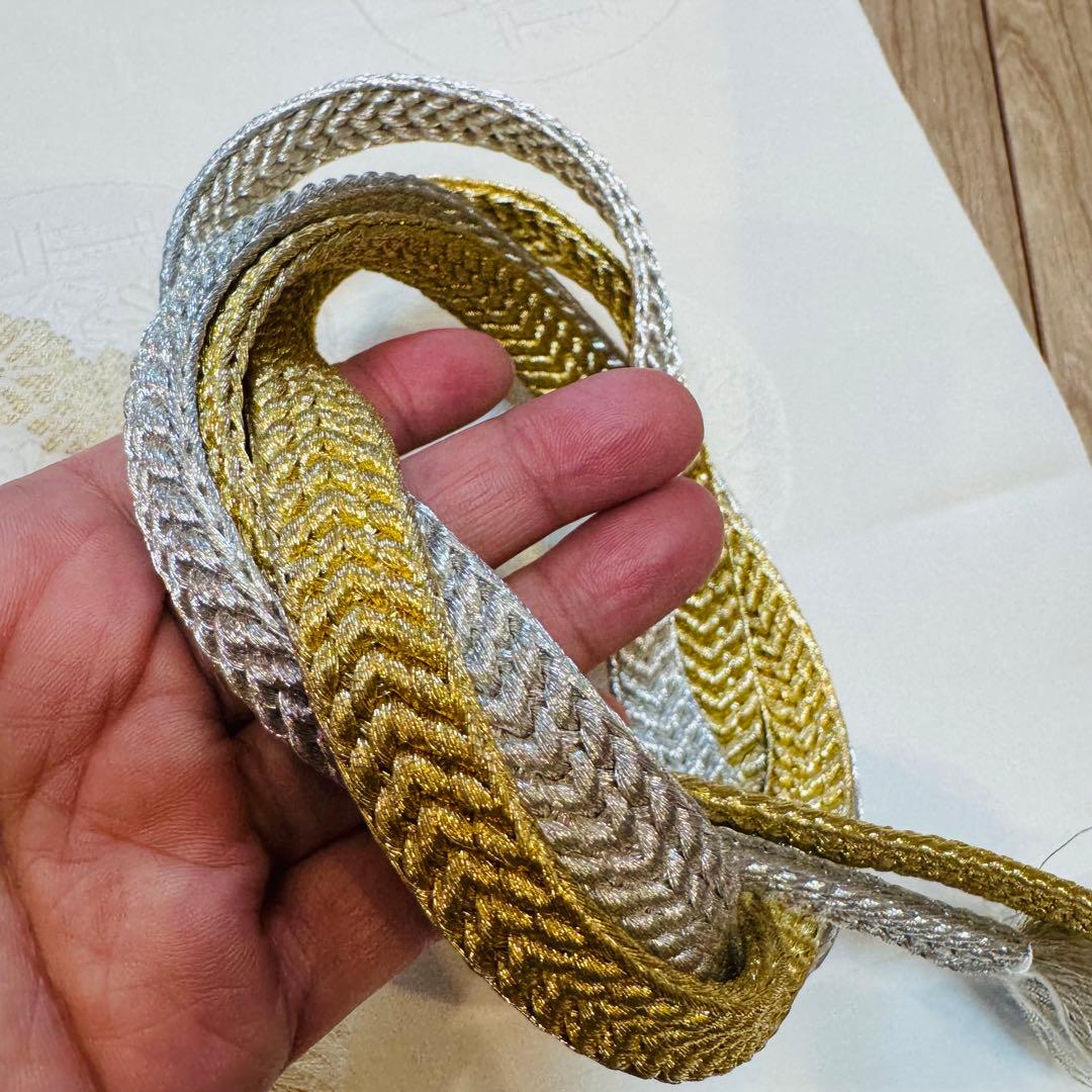 超美品　正絹　振袖用　帯揚げ　帯締め　帯飾り　4点セット　金　白　ちりめん