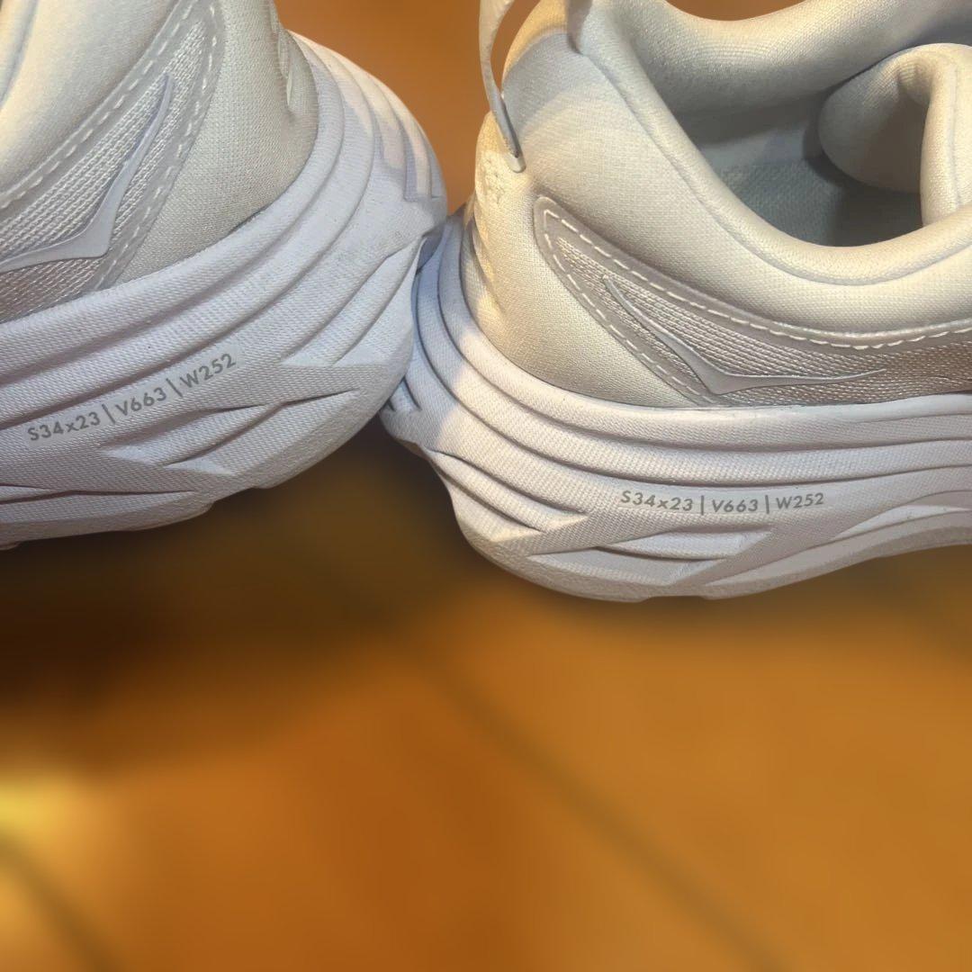 美品　HOKA BONDAI 8