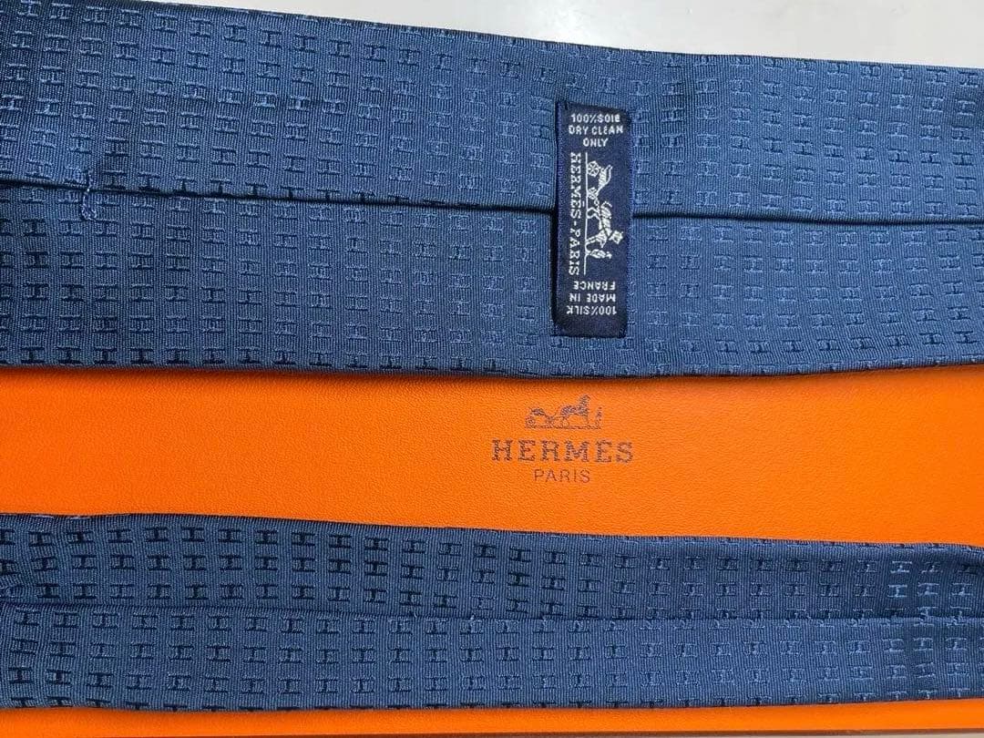 【極美品】HERMES ネイビー シルク100%ネクタイ　定価40700円