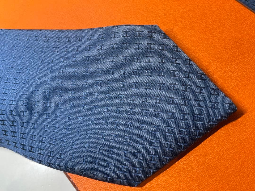 【極美品】HERMES ネイビー シルク100%ネクタイ　定価40700円