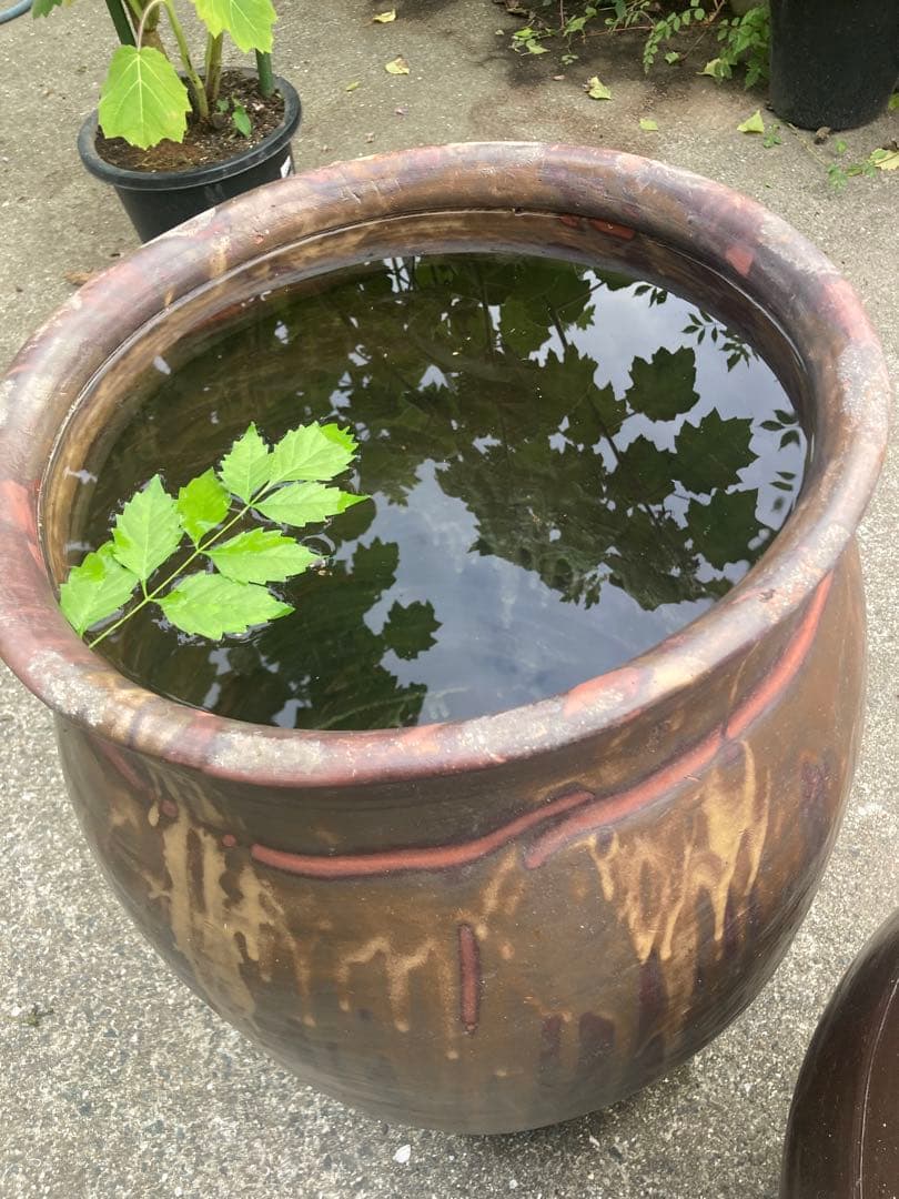 67センチ。特大。甕 古い 陶器製 古民家 インテリア 庭 植木鉢 メダカ鉢に