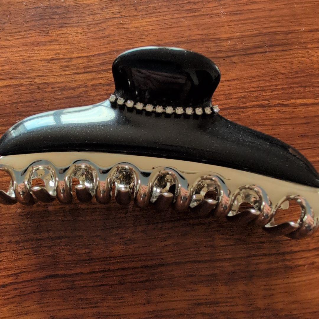 accaイタリア製クリスタル装飾黒ヘアクリップ