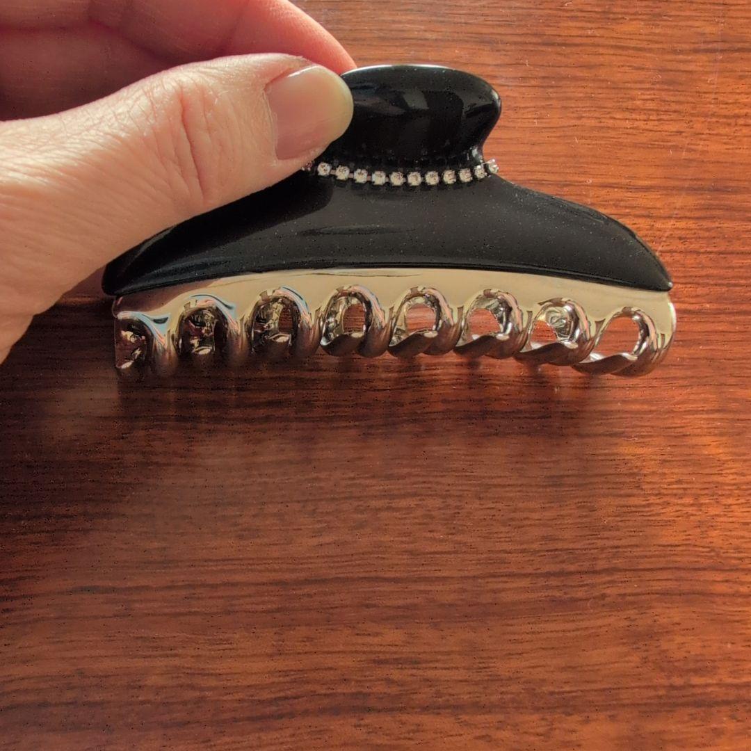 accaイタリア製クリスタル装飾黒ヘアクリップ