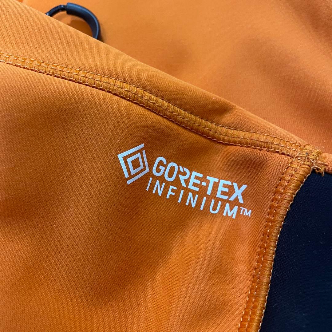 美品PALACE ゴアテックス　マスクド　ソフトシェル　ジャケット　オレンジ　L