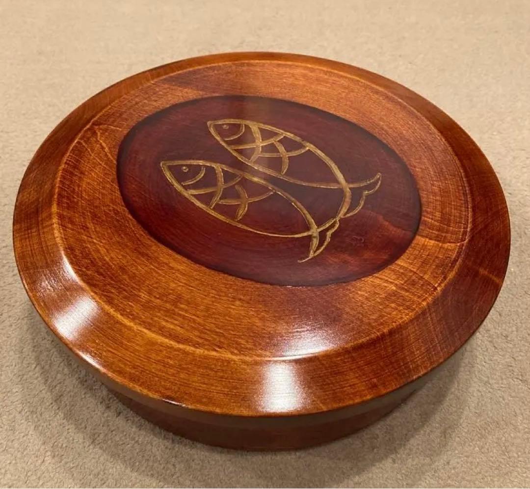 香川漆器 工芸品　魚文盛器　1本の木をくり抜いて作製　たのもしい木製器