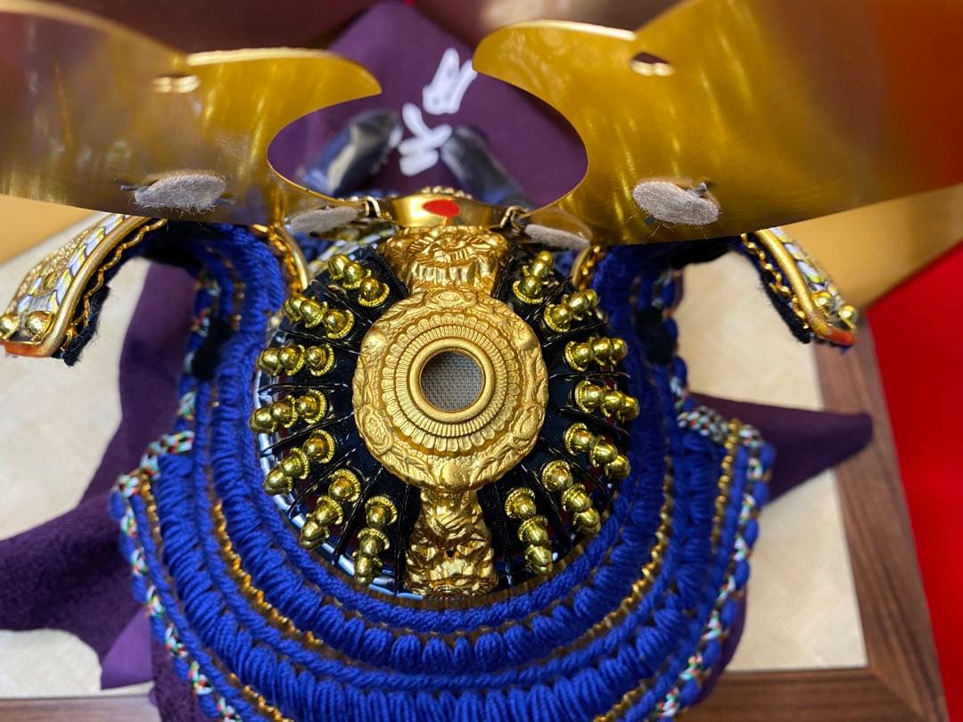 東京久月　五月人形　銘木シリーズ　ウォールナット　家紋付き兜飾り収納セット