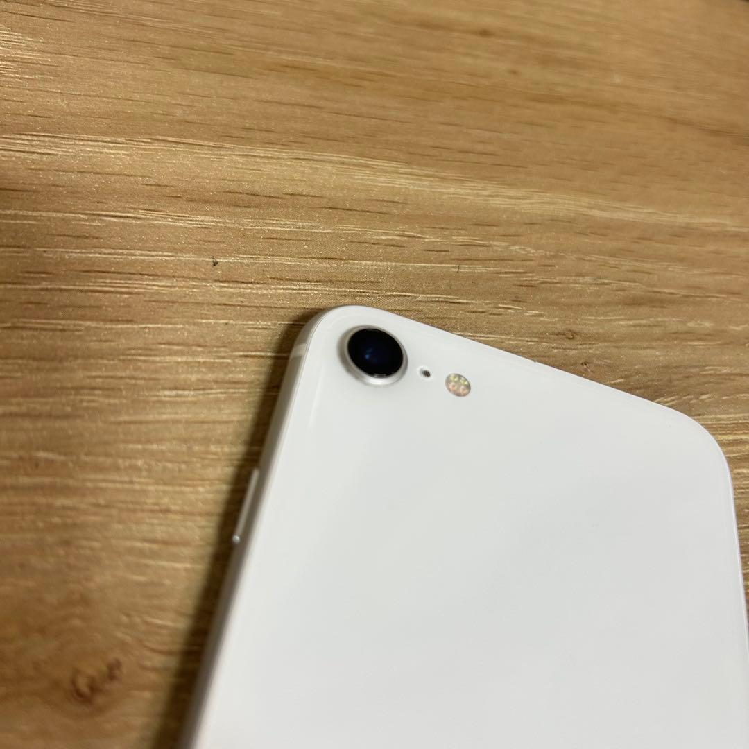 Apple iPhone SE第二世代64GB 本体　ホワイト　White