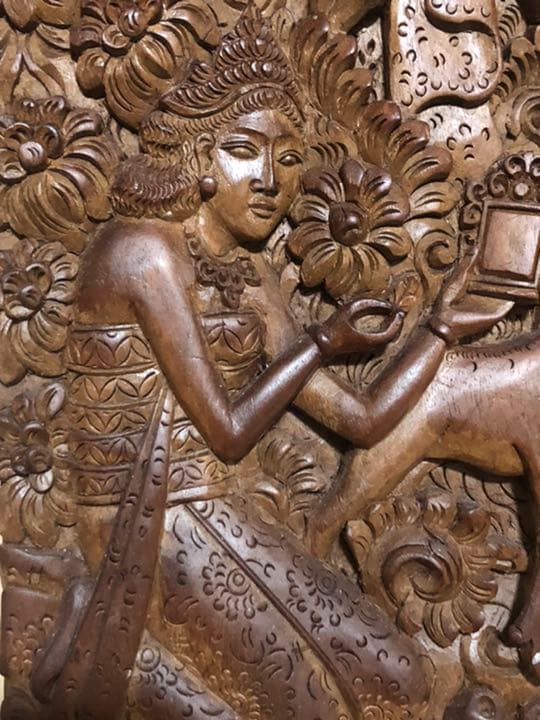 (少数民族や国家の壁飾り)珍しい彫刻品