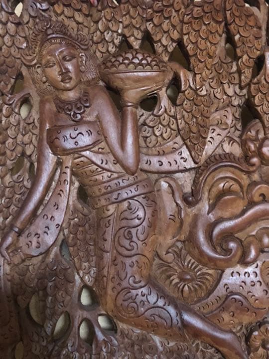 (少数民族や国家の壁飾り)珍しい彫刻品