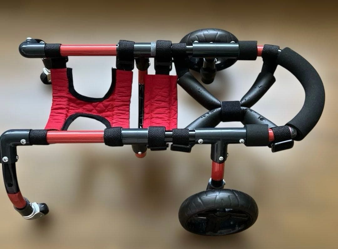 中古♡ワンちゃん4輪　リハビリ　食事補助　犬用車椅子　体制維持　犬の歩行器