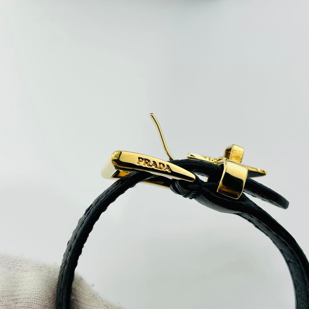 ✨極上美品・箱保証書付✨　プラダ　ブレスレット　三角プレート　サフィアーノレザー