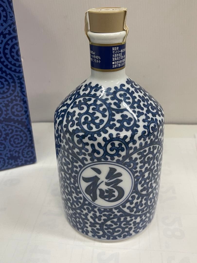 未開栓 サントリー 白州12年 ウイスキー 有田焼 染付蛸唐草寅文筒型瓶「寅」