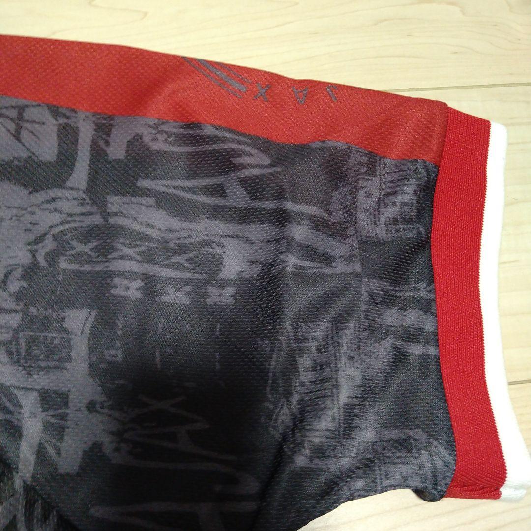 ピンクの猫　サッカー　ユニフォーム　アヤックス