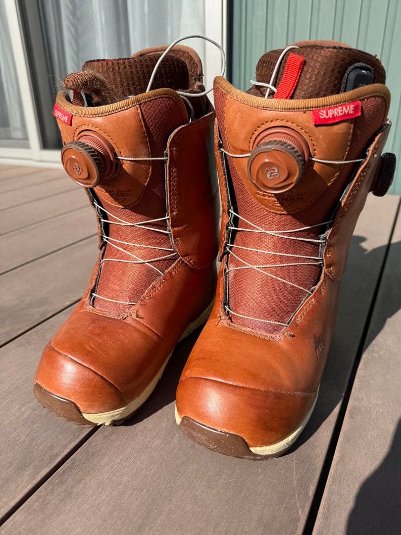 バートンシュープリームレッドウイングコラボ