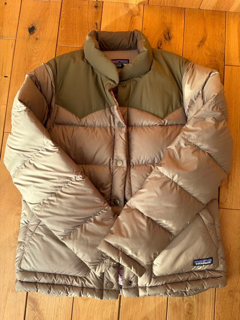 パタゴニア ウィメンズ ビビーダウンジャケット 花柄 Mサイズ